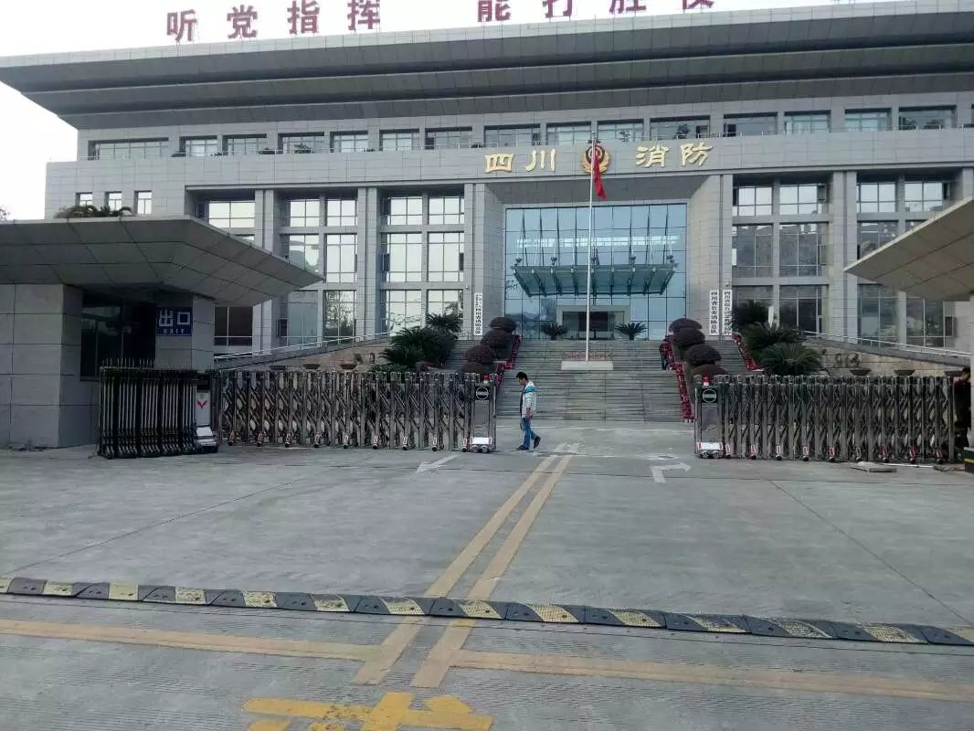 南昌西湖区南昌西湖区四川消防总队伸缩门